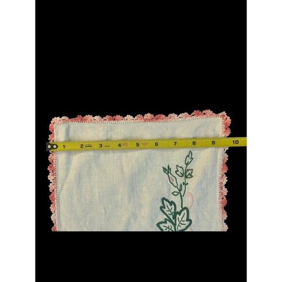 Vtg Handmade Cottagecore Dresser Runner Pink Floral Crochet Lace Trim 17.5”x9.5” - Picture 4 of 4